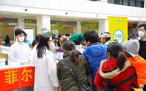 冰虫联合菲尔博德杭城公益第一站：浙江省儿童医院